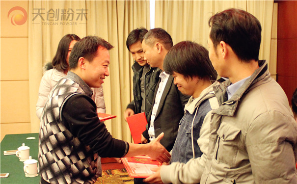 �������M